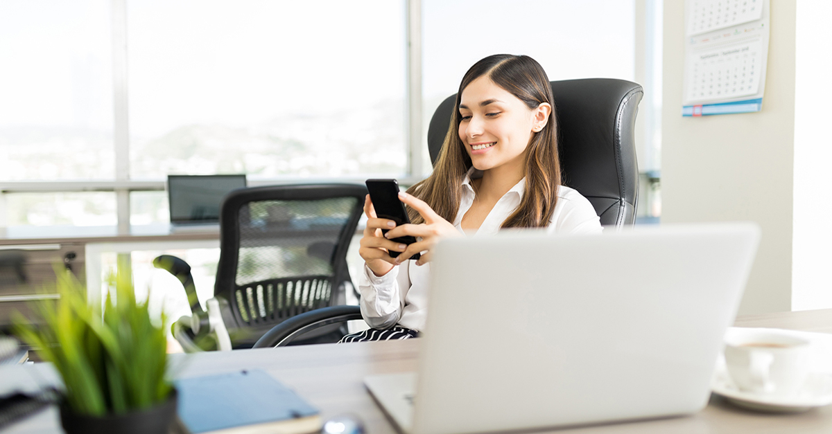 An agent using her smartphone