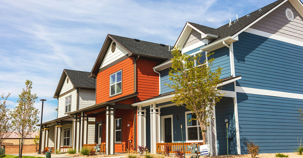 A row of townhomes in different colors